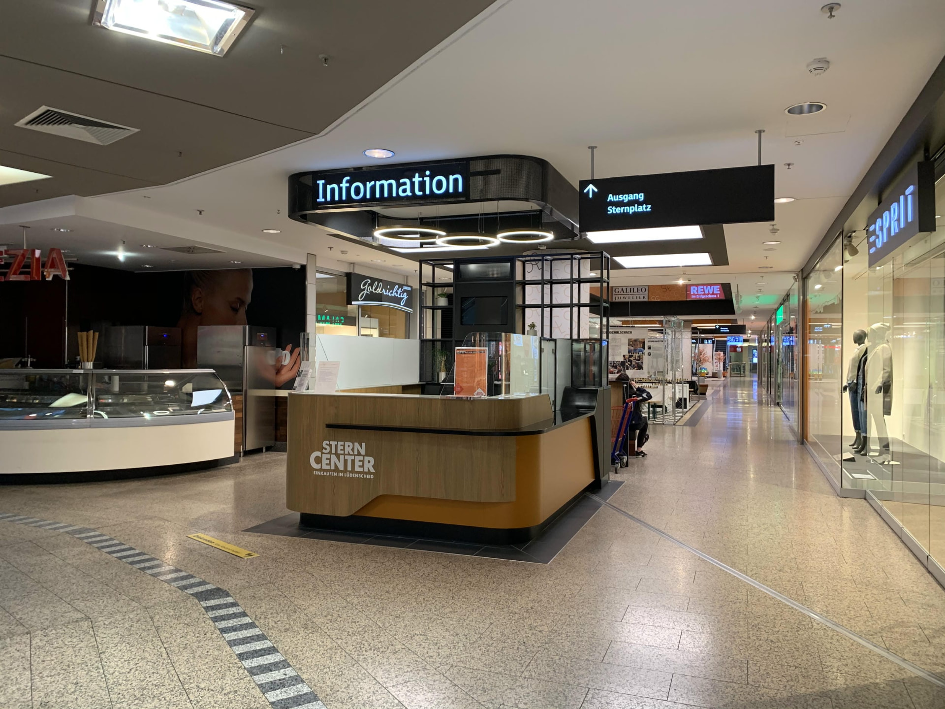 Informationspavillon Stern Center — Ladenbau von Dechering