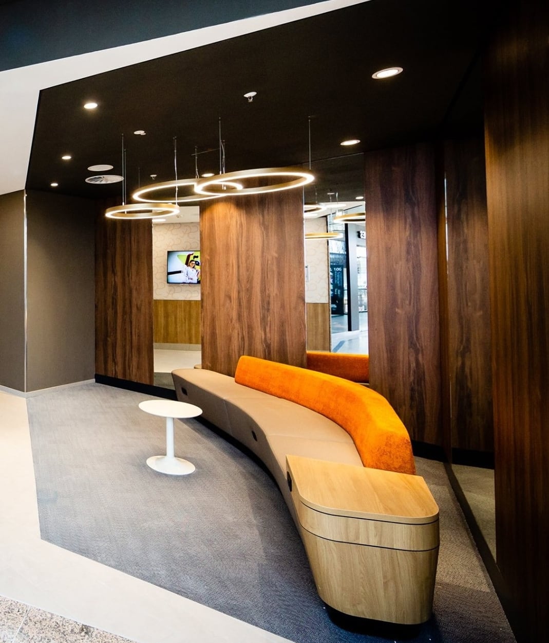 DC Aviation Lounge Stuttgart — Innenausbau von Dechering